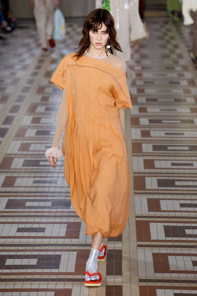 Look 18